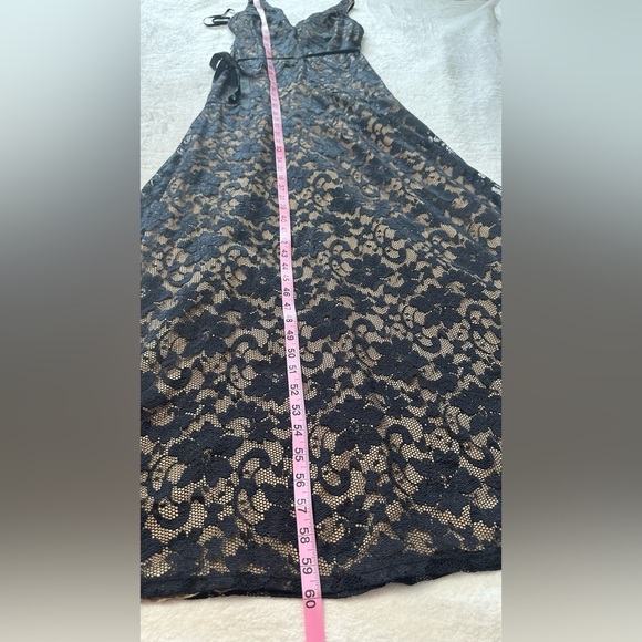 B. Smart Black and Tan Sleeveless V-Neck Party Dress - Picture 6 of 12